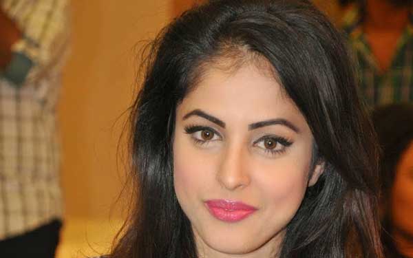 priya banerjee,apology,asura movie,kiss movie  హీరోయిన్‌ క్షమాపణలు!